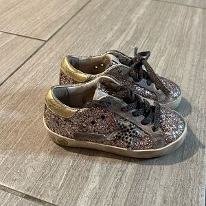 Glittery Golden Goose